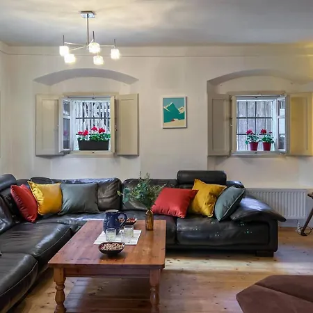 Alpine Retreat - Semesterbostad